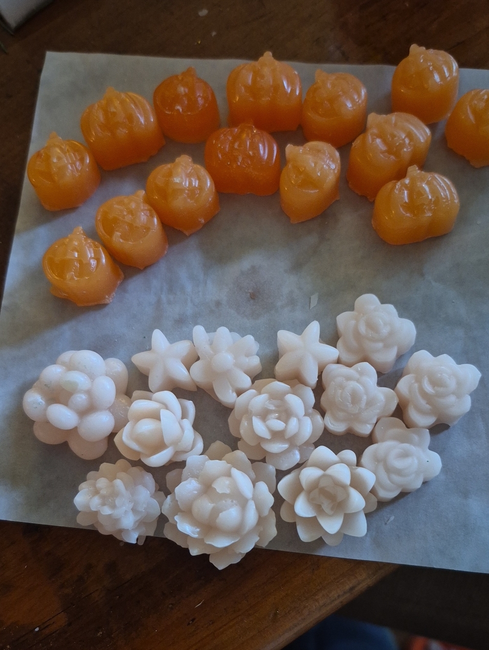 Handmade Pumpkin and Floral Wax Melts - White & Orange - Unbranded